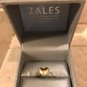 New 10K Yellow Gold heart ring from Zales size 7